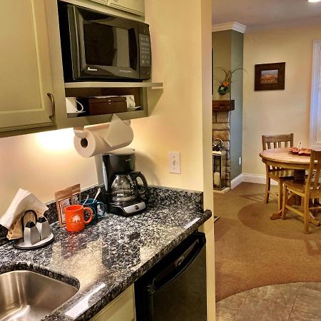 Seven Oaks Bed & Breakfast 日内瓦湖城 外观 照片