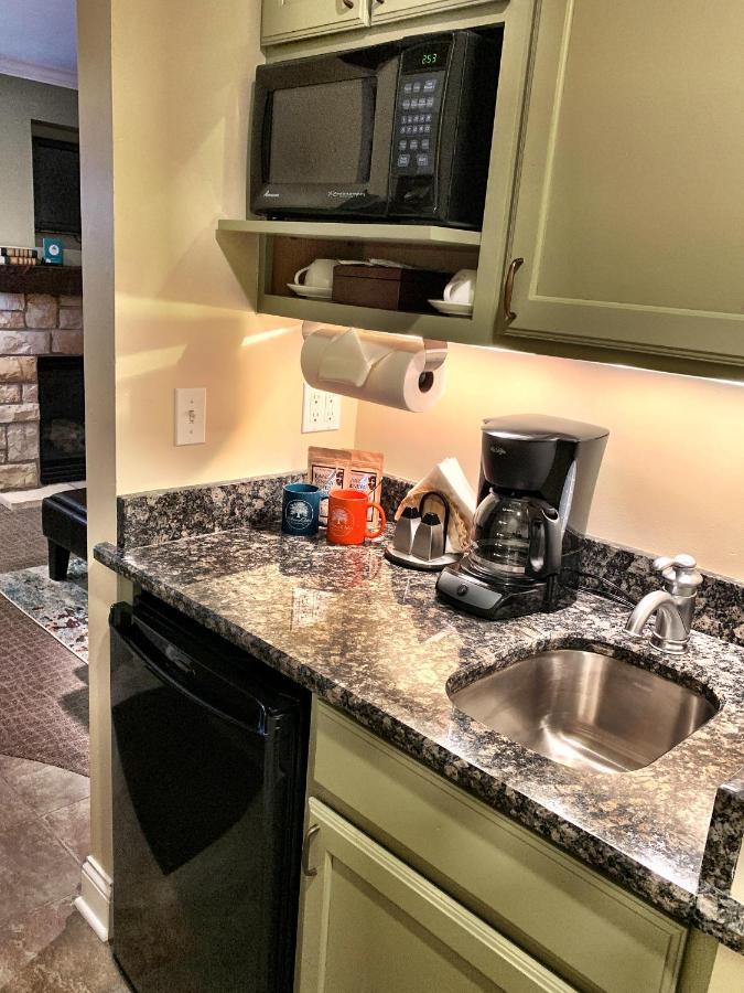 Seven Oaks Bed & Breakfast 日内瓦湖城 外观 照片